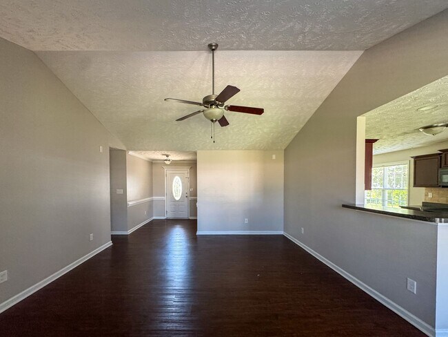 Building Photo - Lovely 4 Bed 2 Bath Home in West Gate