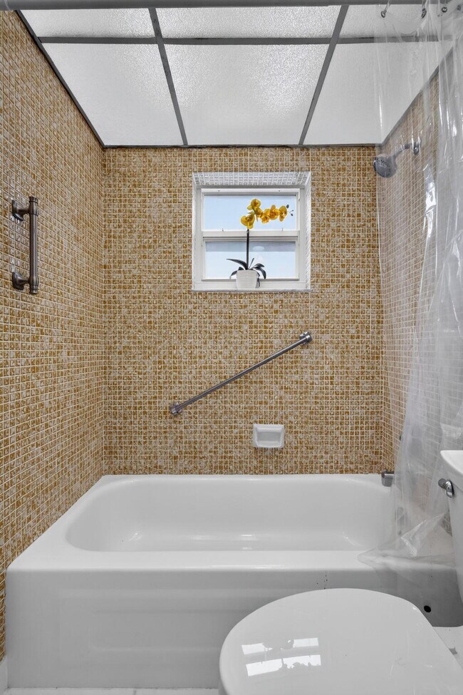 Building Photo - 40 Burgundy A