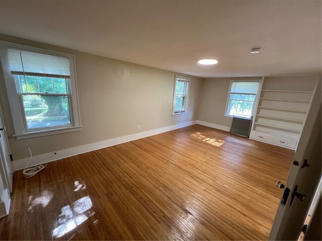 Building Photo - 425 Highland Ave