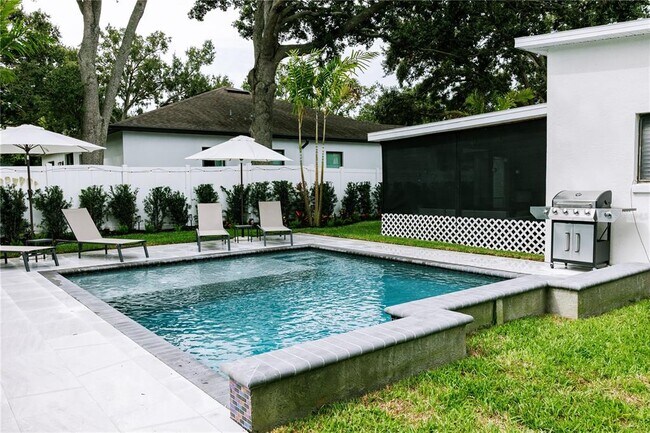 Building Photo - 4316 S Lois Ave