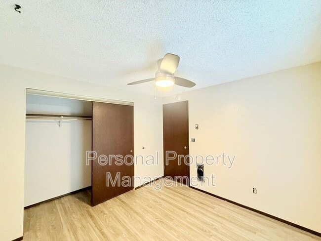 Building Photo - 914 NE 141st Ave