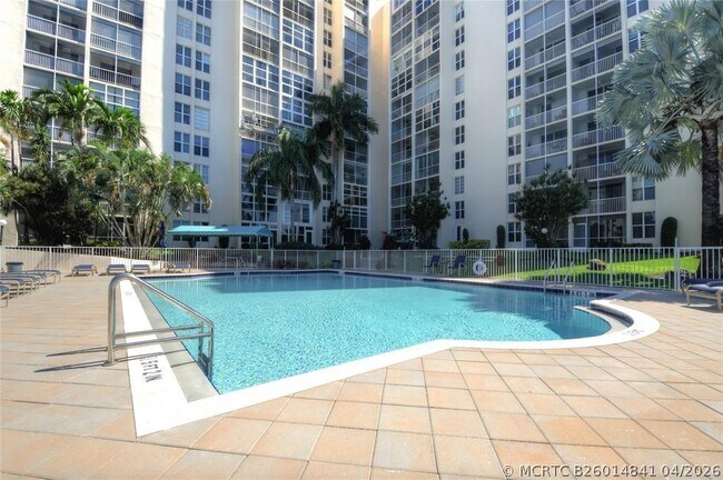 Building Photo - 1391 S Ocean Blvd