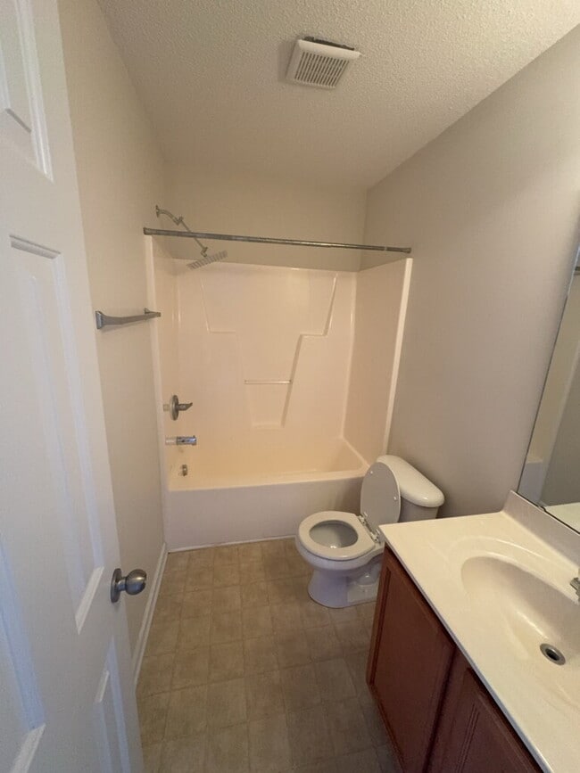 Building Photo - 2005 Banister Loop