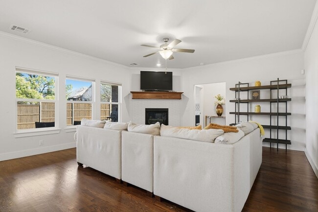 Building Photo - Stunner! This beautiful home features a spacious open floor plan with primary suite and private o...