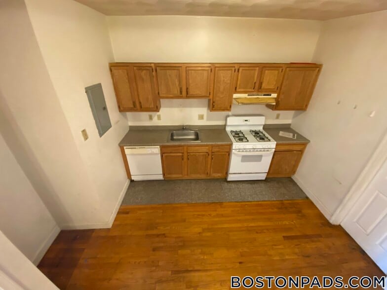 Building Photo - 17 Cummings Rd