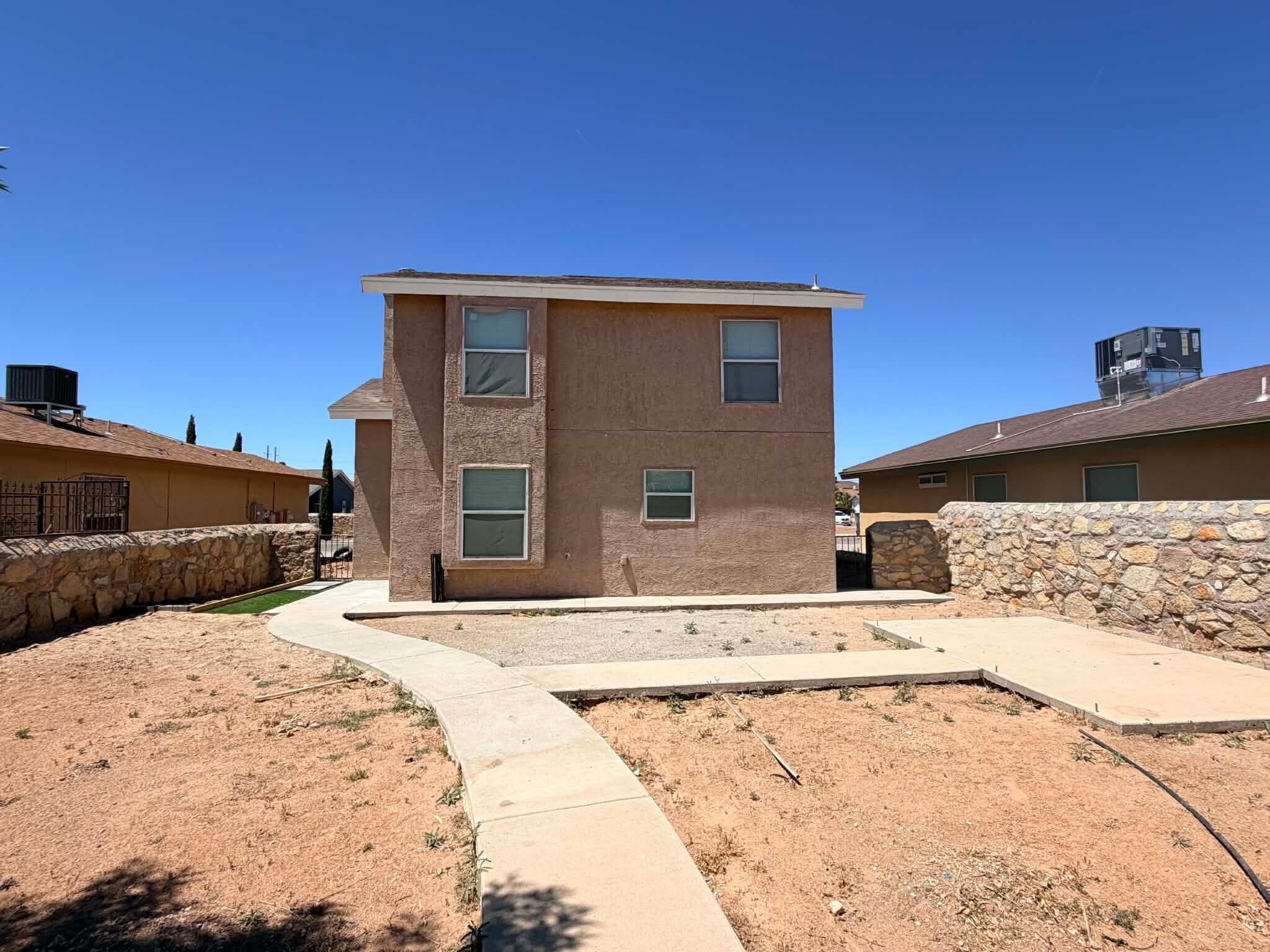 Building Photo - 4516 Lorenzo Ponce Dr