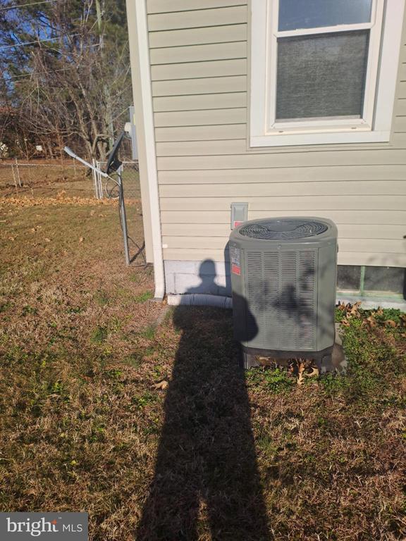 Building Photo - 10118 Dahlgren Rd