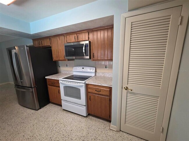 Building Photo - 25601 Laylaine Dr