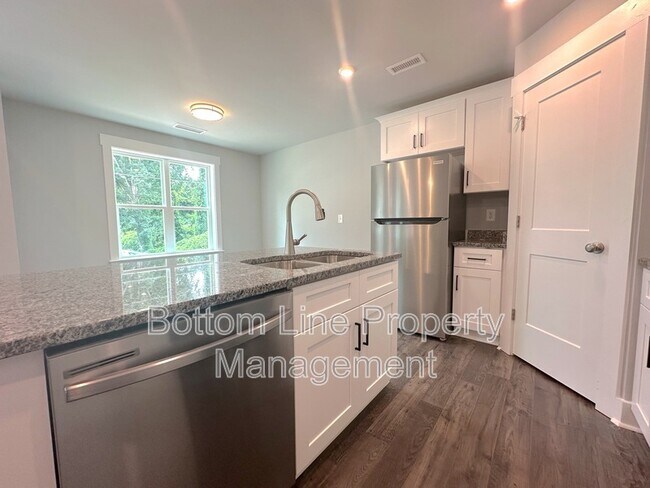 Building Photo - 2923 Burgess Dr
