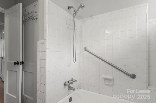 Building Photo - 2917 Forest Park Dr