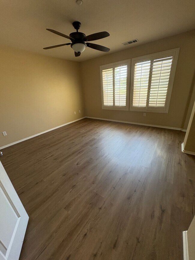 Building Photo - 3 bedroom, 2.5 bath Home located in the Gated College Lane Community in Redlands, CA