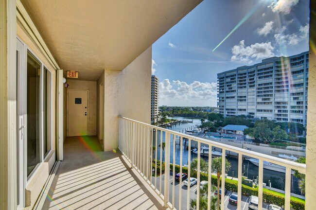 Building Photo - 4301 N Ocean Blvd