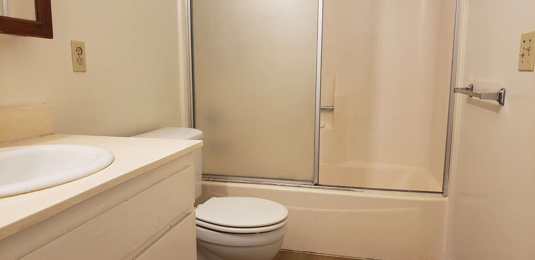 Bathroom - 725 Windwood Dr