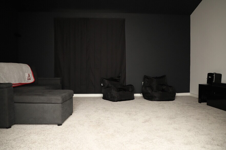 Building Photo - 810 Tiger Trl