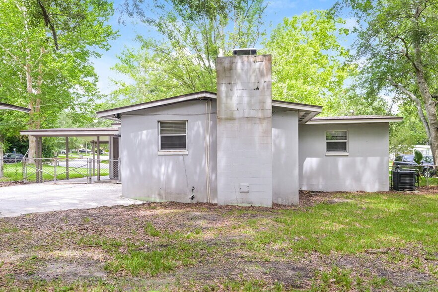 Building Photo - 2219 Limoges Dr E