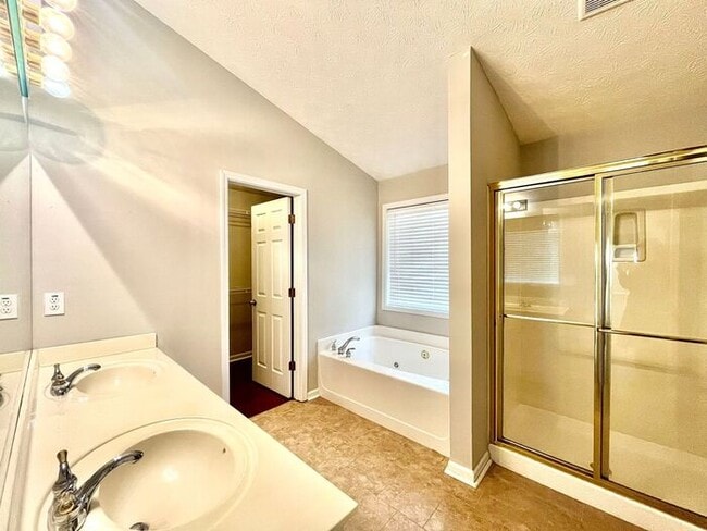 Building Photo - 1410 Highland Farm Dr