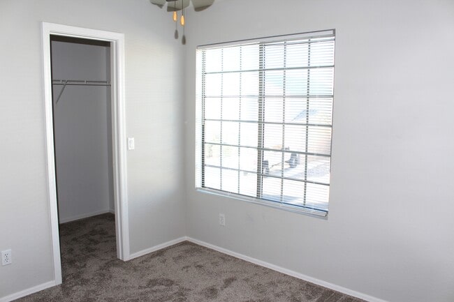 Building Photo - 10817 W Taft St