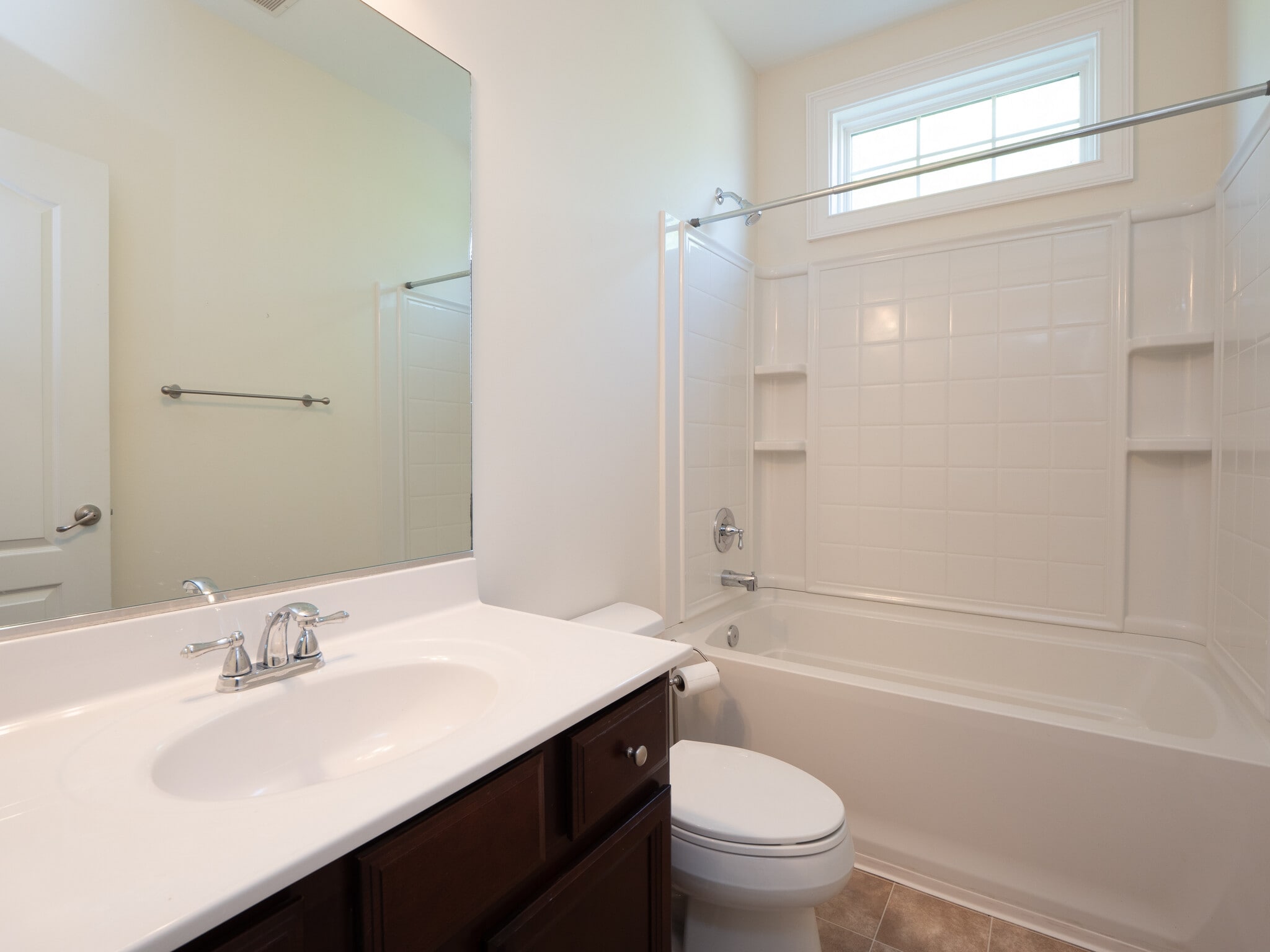 hall bathroom - 1814 Tennyson Row