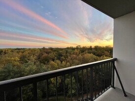 Building Photo - 3800 Powell Ln