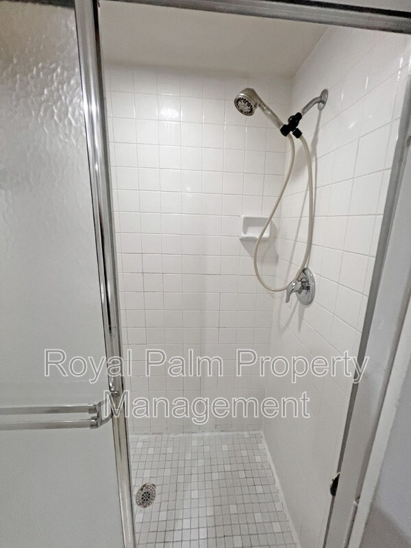 Building Photo - 5241 Cedarbend Dr