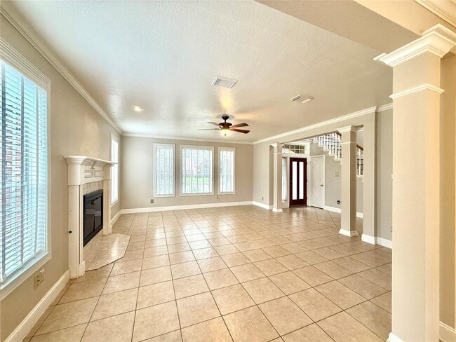Building Photo - 626 Clarenda Falls Dr