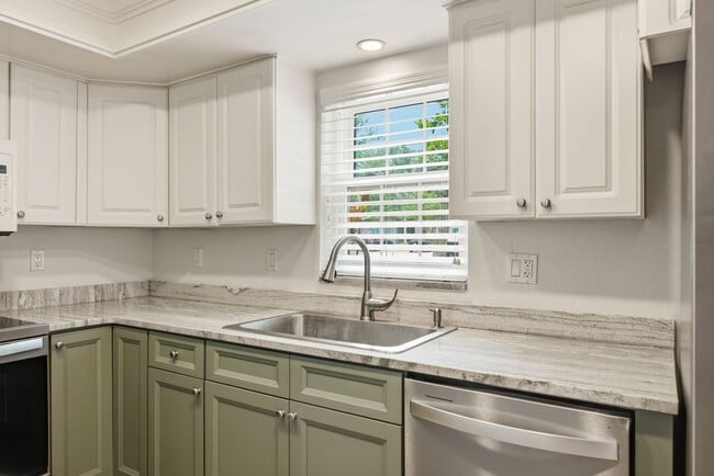 Building Photo - 2453 Egret Blvd