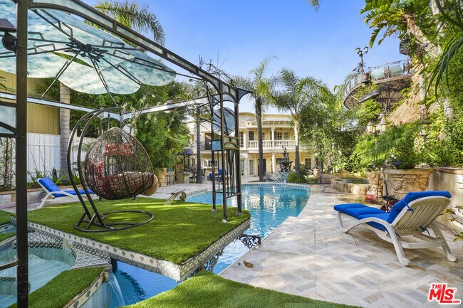 Building Photo - 2258 Gloaming Way