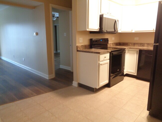 Building Photo - 10442 Brooks Ln