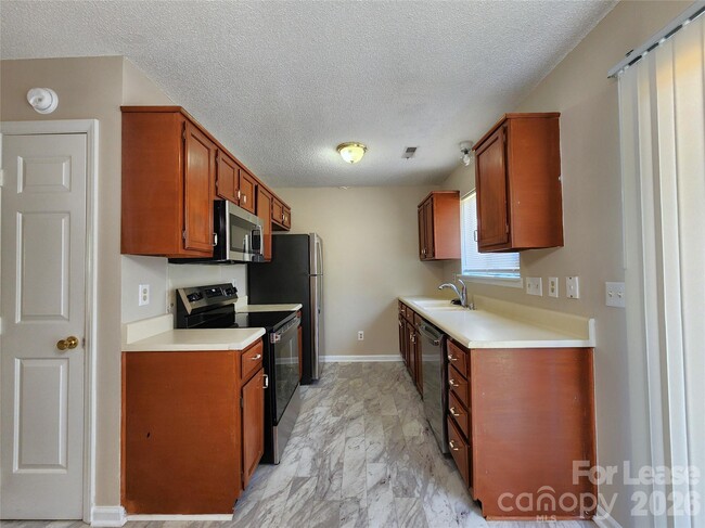 Building Photo - 6227 Mayridge Dr