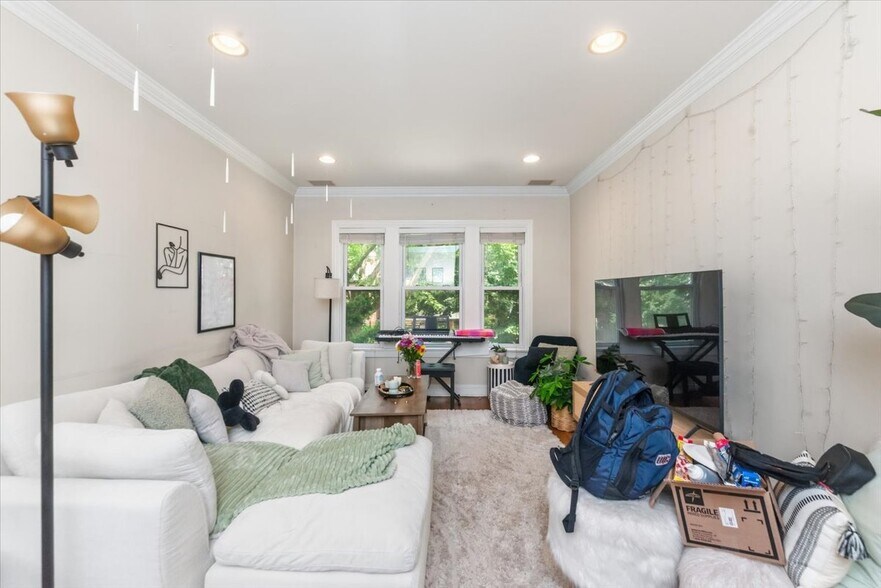 Building Photo - 3630 N Bosworth Ave