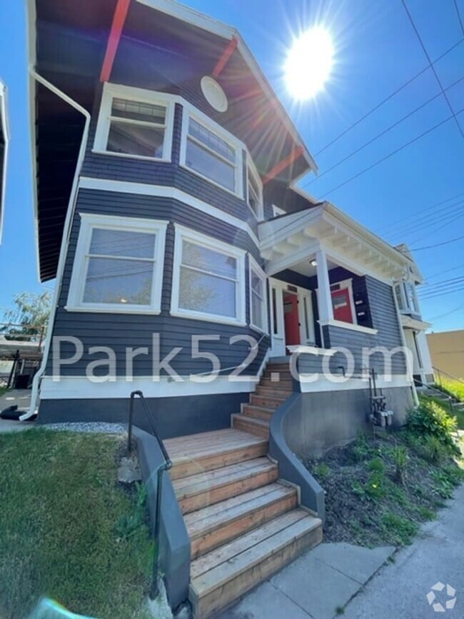 Building Photo - 2 Bedroom 1 Bathroom Duplex