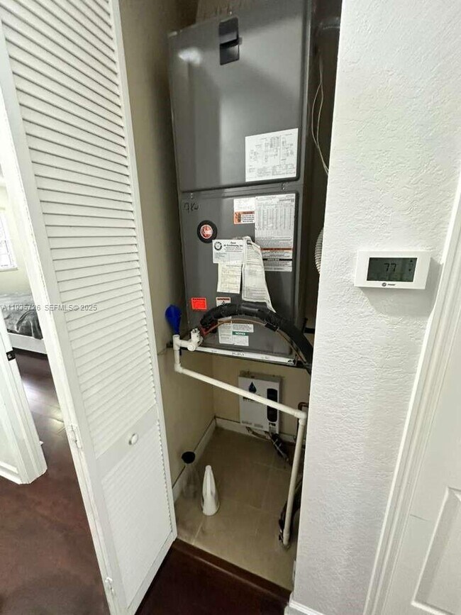 Building Photo - 9350 SW 171st Ct