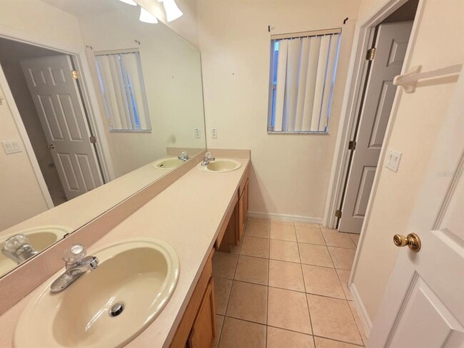 Building Photo - 2711 Star Grass Cir