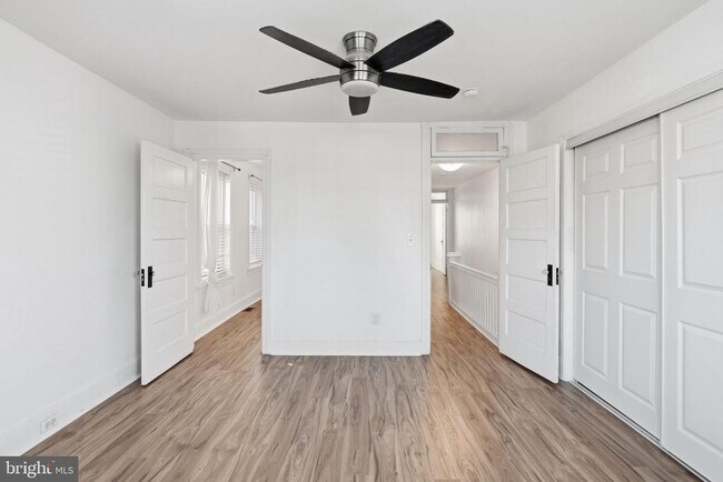 Building Photo - 211 E Poplar St