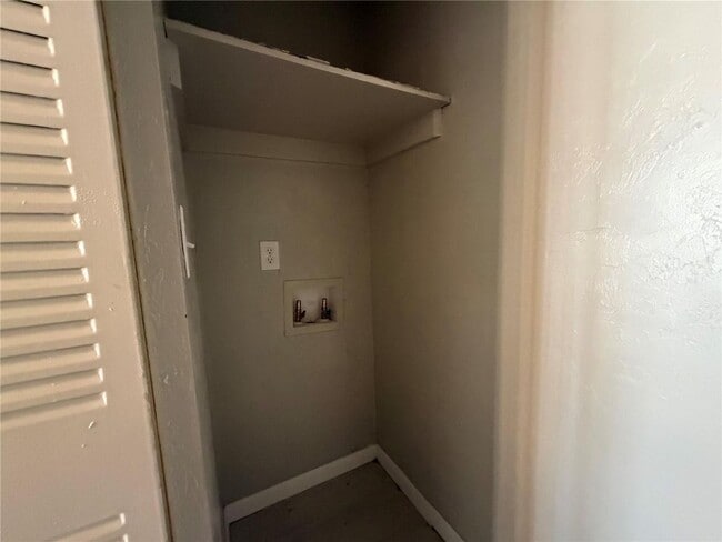 Building Photo - 4330 SW 74th Terrace