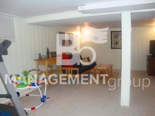 Building Photo - Charming Sellwood Home Offers Lots of Character & Charm!