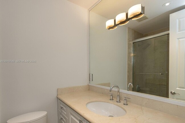 Building Photo - 425 N Shore Dr