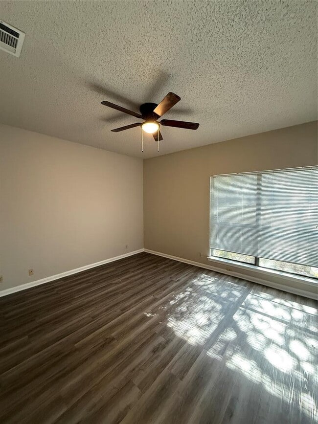 Building Photo - 6501 Columbia Oaks Ct