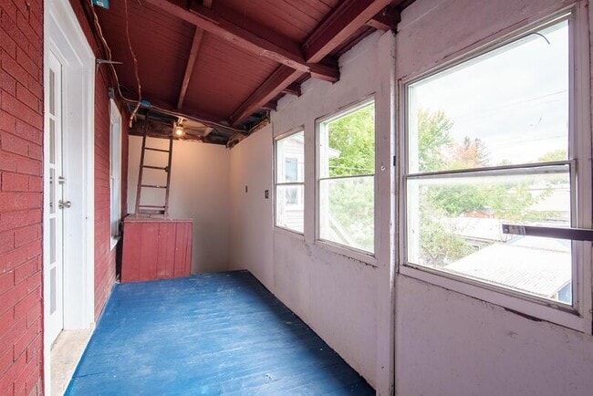 Building Photo - 719 5th Ave