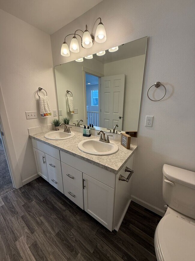 Building Photo - Hogan Heights Community 4 Bed 3.5 Bath