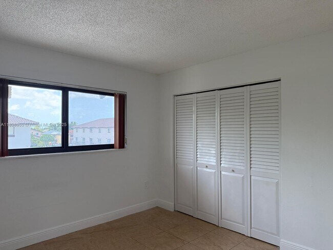 Building Photo - 1121 SW 105th Ave