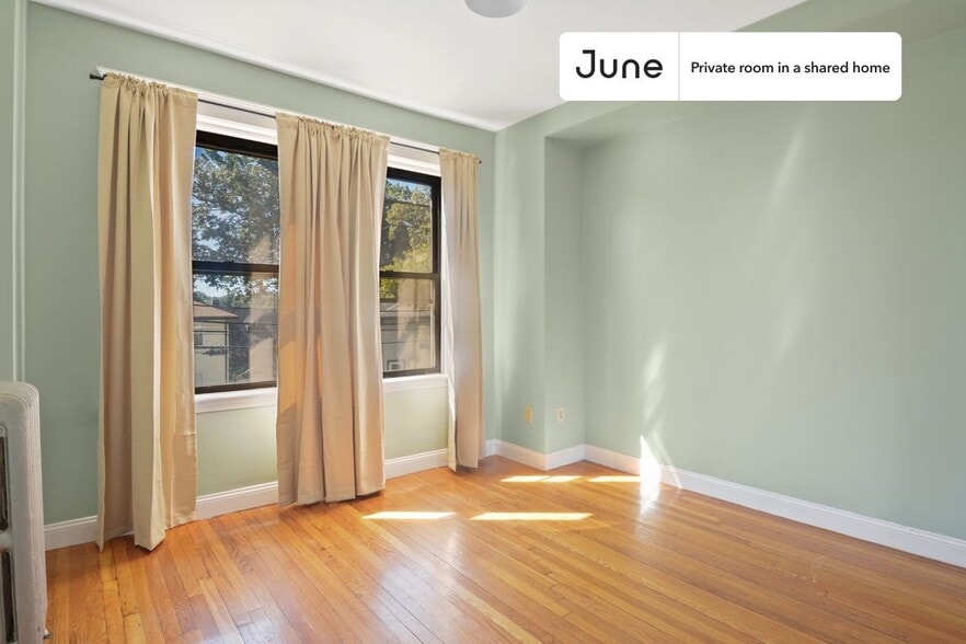 Building Photo - Room in Shared 4 bed/1 bath home