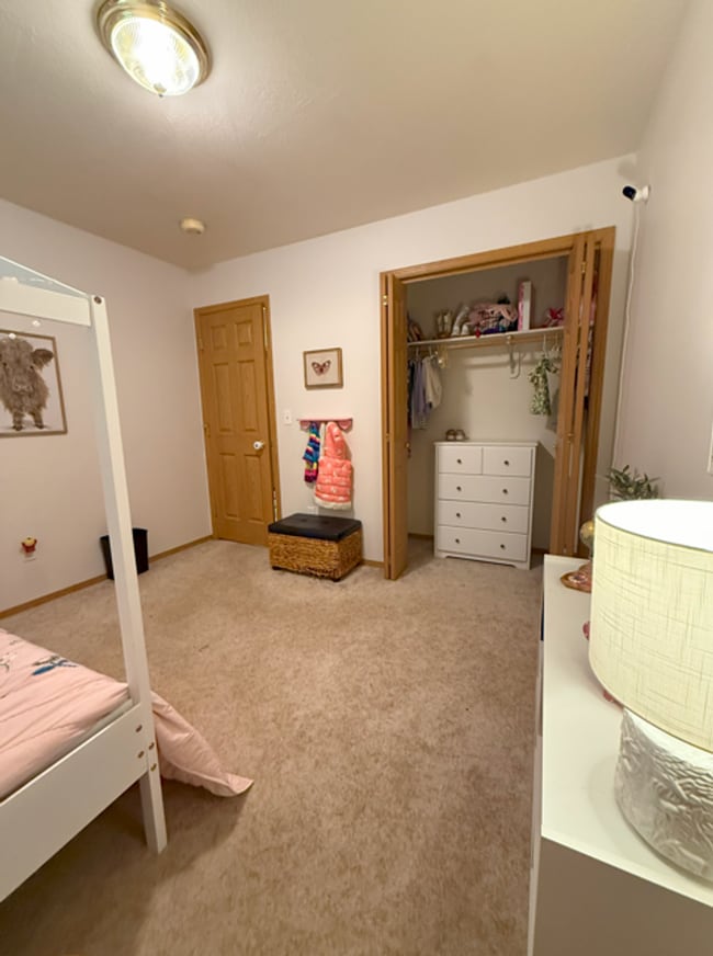 Building Photo - 3 bedroom single family home on large lot