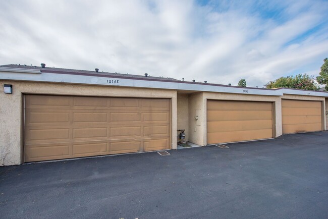 Building Photo - Remodeled Townhome