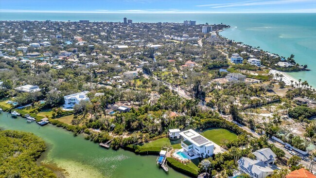 Building Photo - ALL THE CHARM! - Siesta Key 1+ acre on the Bay - 3 bed/ 2 bath pool home