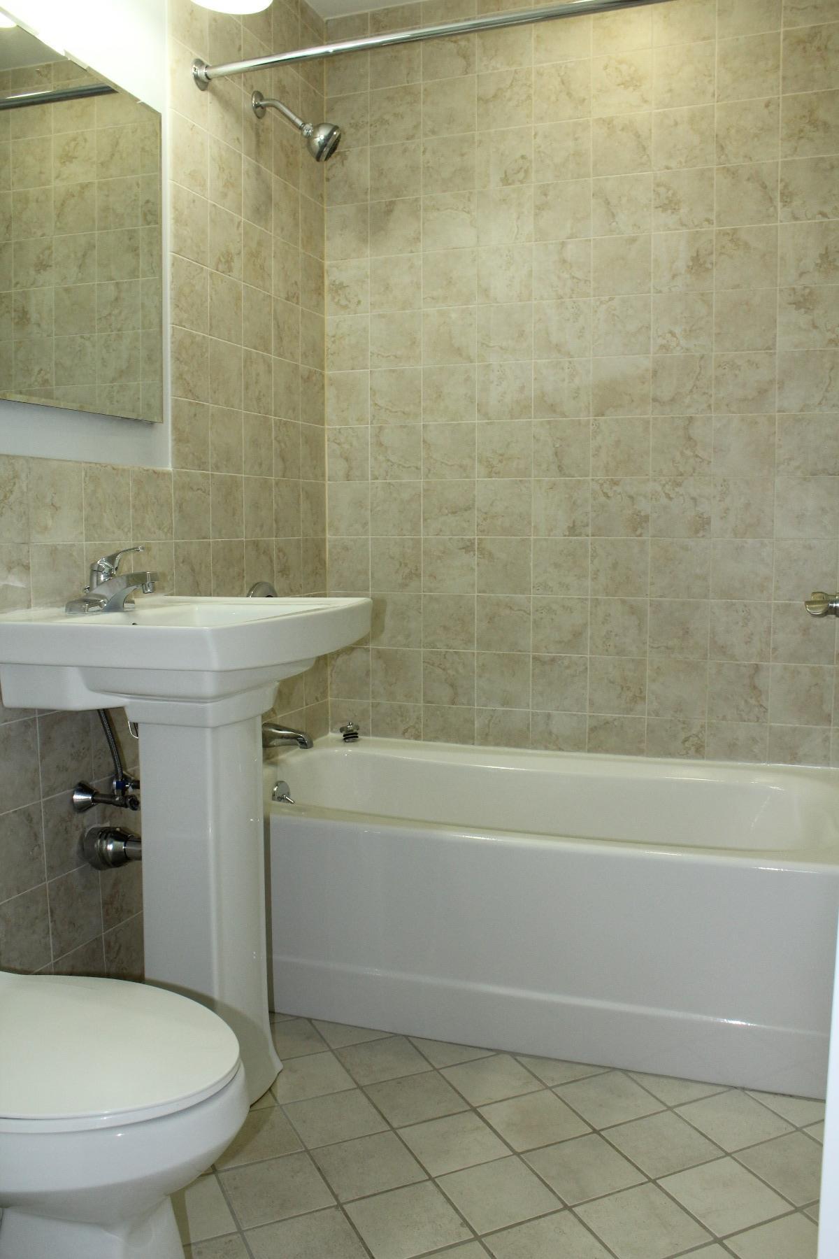 Building Photo - 11 Camelot Ct