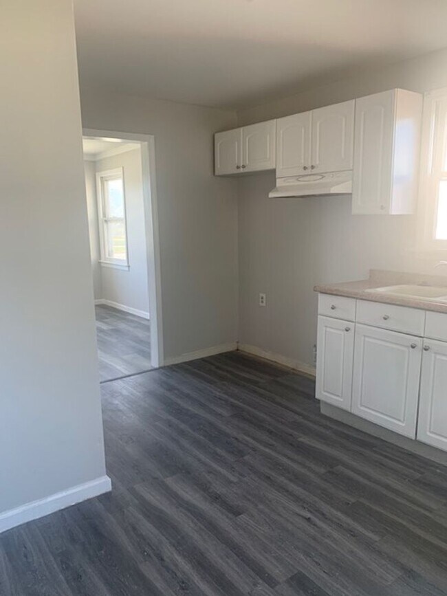 Building Photo - Newly renovated 2 bedroom home just for you