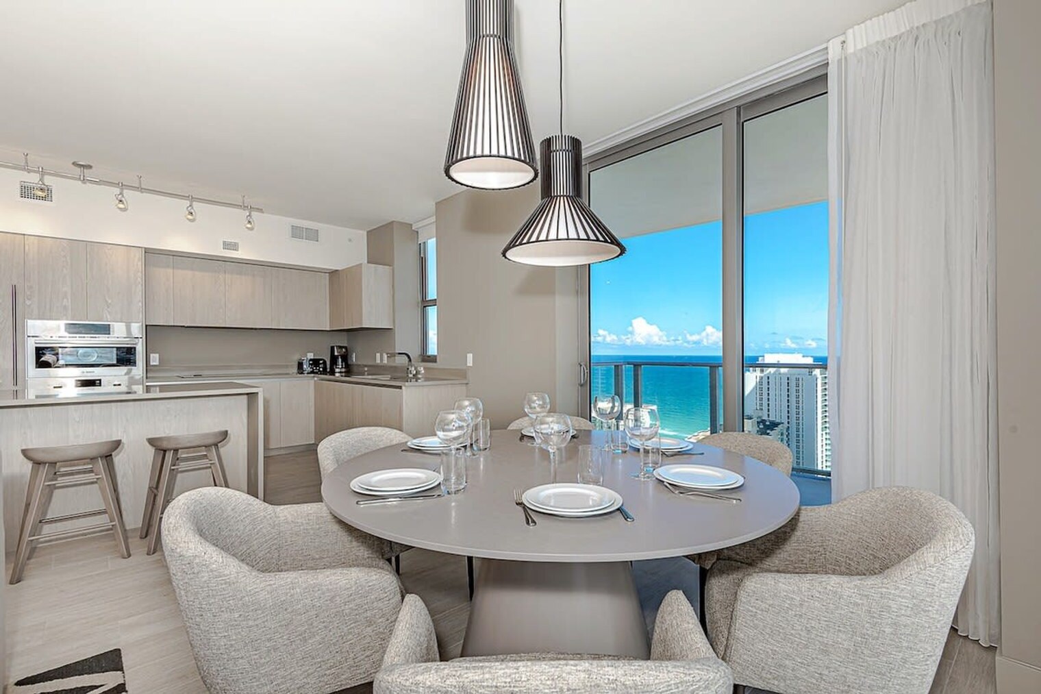 Building Photo - 4010 S Ocean Dr