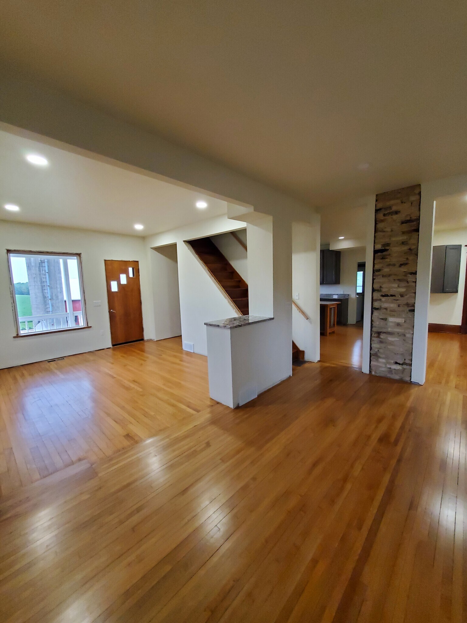 Building Photo - 10326 Brattlie Rd