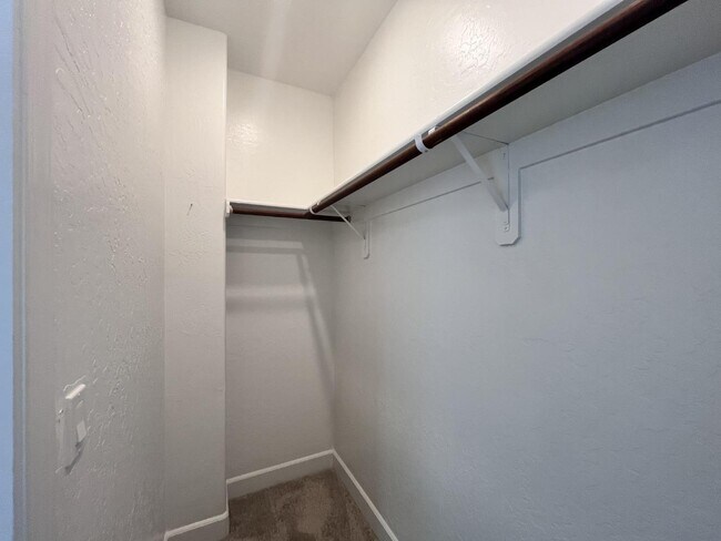 Building Photo - 377 Traverse Dr S